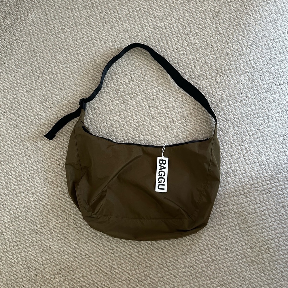 Baggu Large Nylon Crescent Bag in Seaweed
